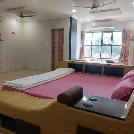 Hotel Jb Star Māndvi Dış mekan fotoğraf