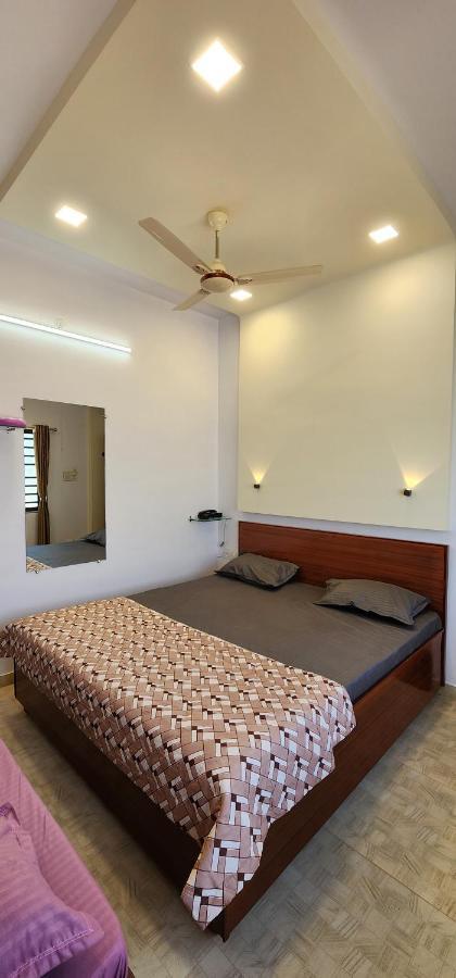 Hotel Jb Star Māndvi Dış mekan fotoğraf