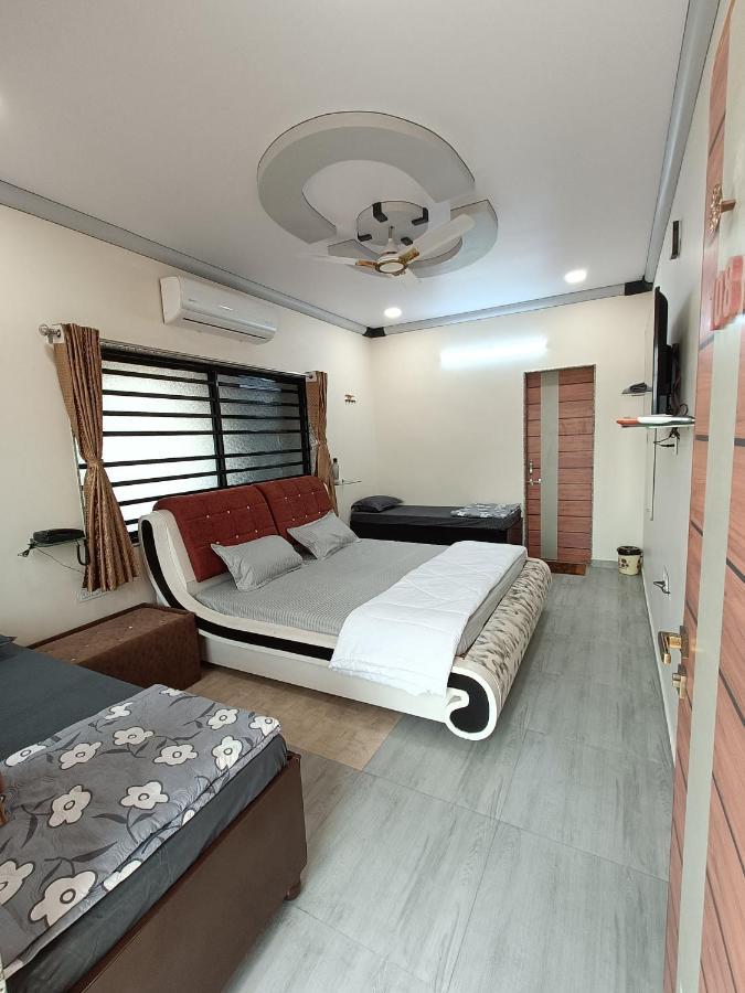 Hotel Jb Star Māndvi Dış mekan fotoğraf