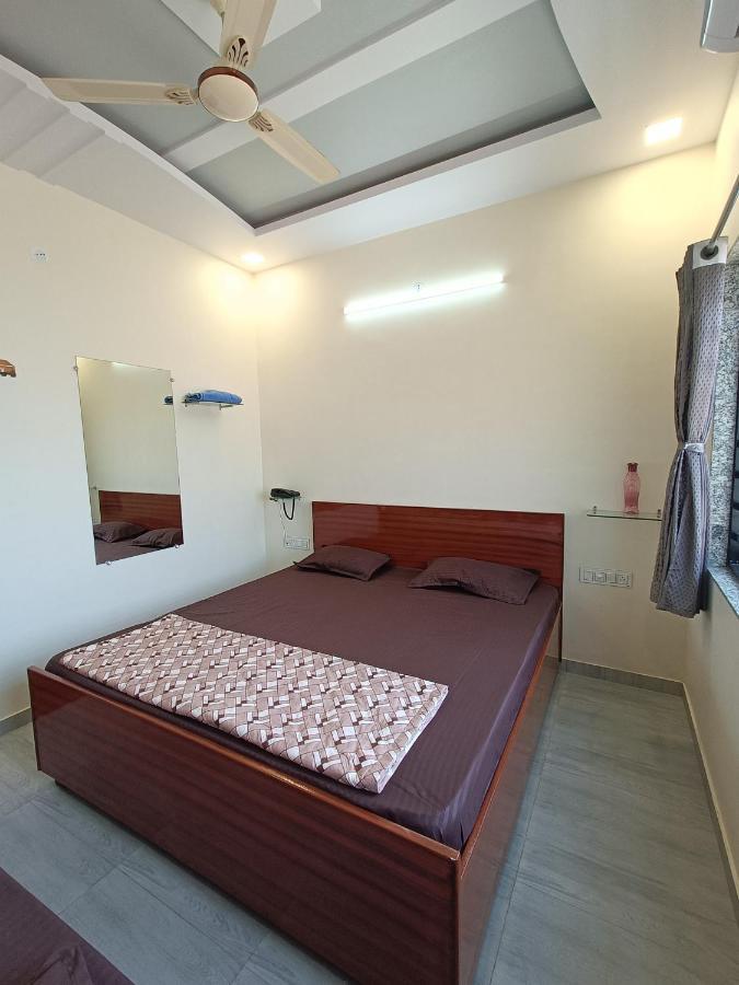 Hotel Jb Star Māndvi Dış mekan fotoğraf