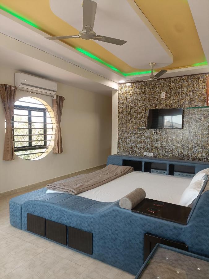 Hotel Jb Star Māndvi Dış mekan fotoğraf
