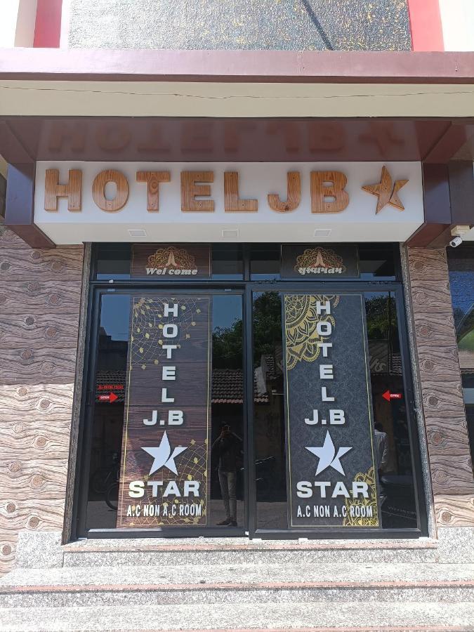 Hotel Jb Star Māndvi Dış mekan fotoğraf