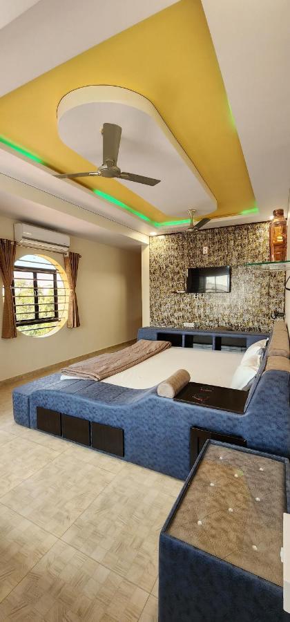 Hotel Jb Star Māndvi Dış mekan fotoğraf