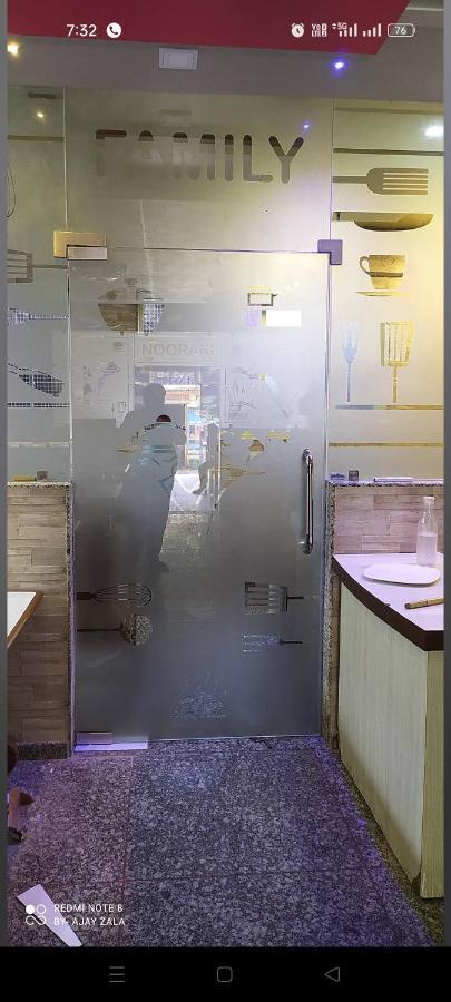 Hotel Jb Star Māndvi Dış mekan fotoğraf